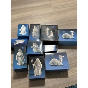 Avon Nativity Collectibles 1988 Nativity Scene Figures Set‎ 12 pieces